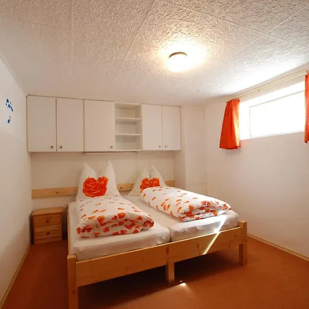 In Neukirchen Near Lifts, Cleaning Included Apartment *